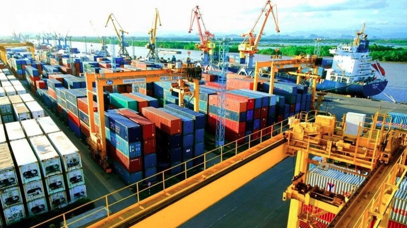 Export turnover set to reach US$377 billion in 2004 amid global uncertainties